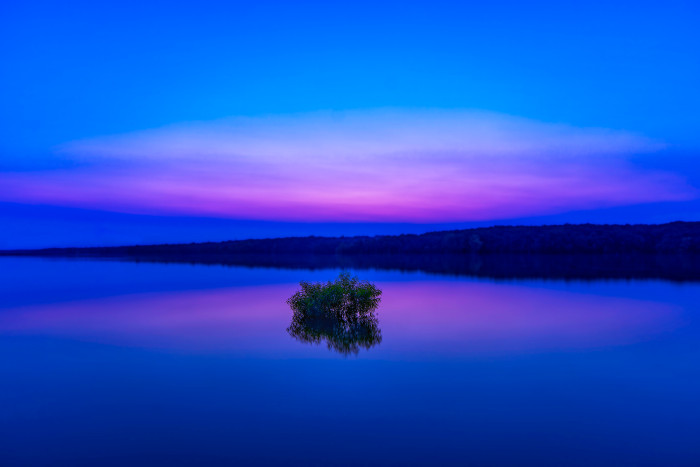 Blue Hour Focus  ISO: 100 - 17mm - f/8 - 1 second