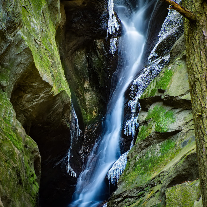 Broken Rock Falls 160mm ISO:100 - f/22 - 160mm - 15 sec